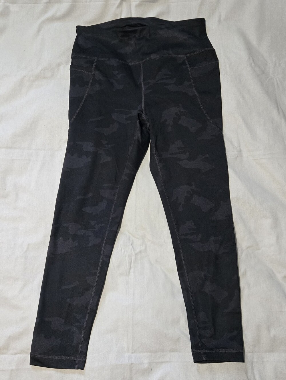 Athletic Works High Rise 7/8 Leggings with Pockets Camo Black Size L NWOT